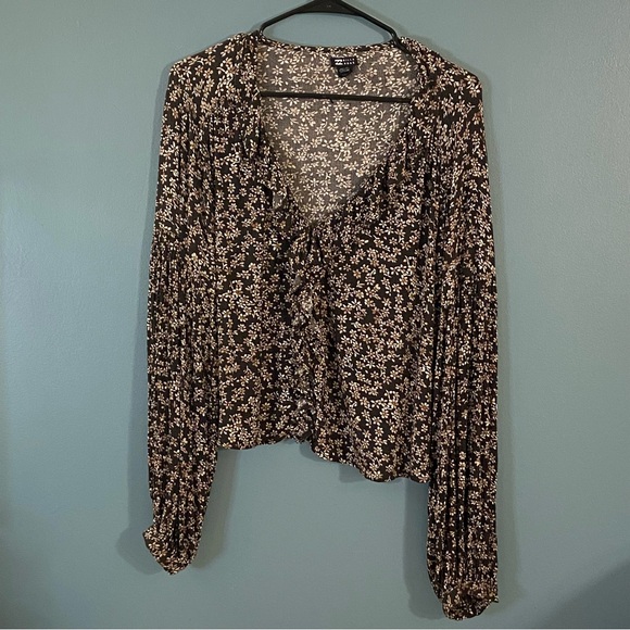 Billabong Blouse Womens Large Black Floral Bell Sleeves Boho Whimsigoth‎ Fairy - Picture 1 of 9